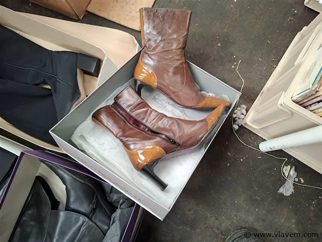 Partij schoenen - afbeelding 2 van  4