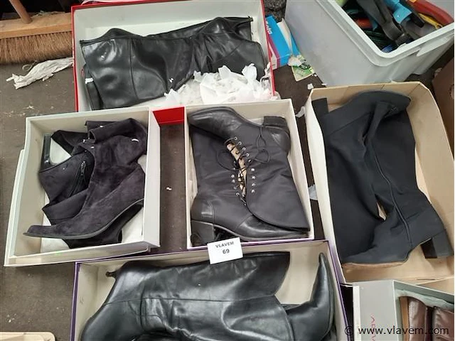 Partij schoenen - afbeelding 3 van  4