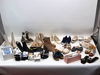 Partij schoenen - afbeelding 1 van  3