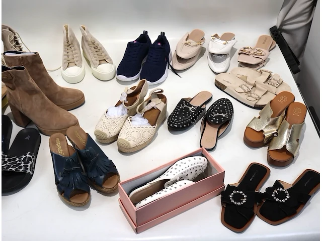 Partij schoenen - afbeelding 3 van  3