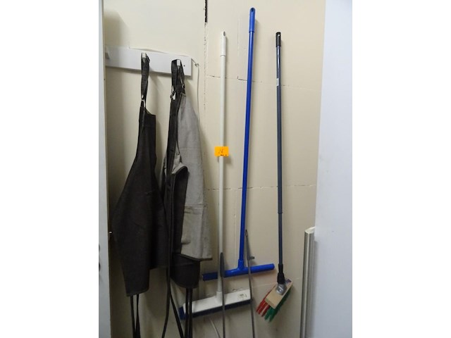 Partij schoonmaakgereedschap - afbeelding 2 van  7