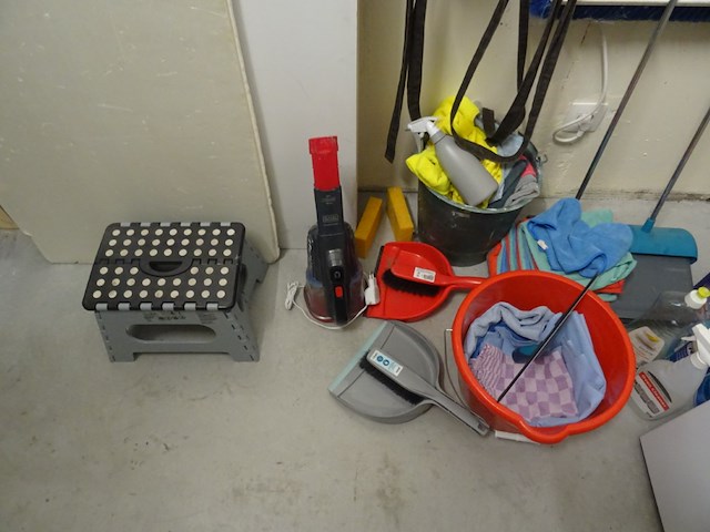 Partij schoonmaakgereedschap - afbeelding 3 van  7