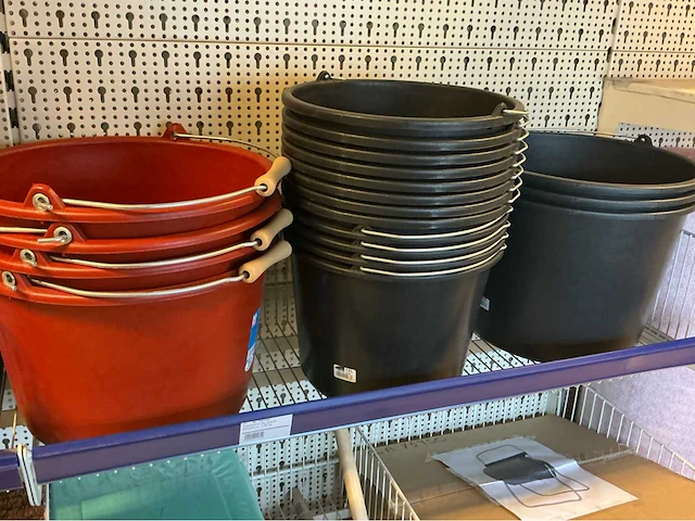 Partij schoonmaakmaterialen - afbeelding 1 van  5