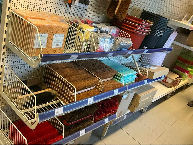 Partij schoonmaakmaterialen - afbeelding 2 van  5