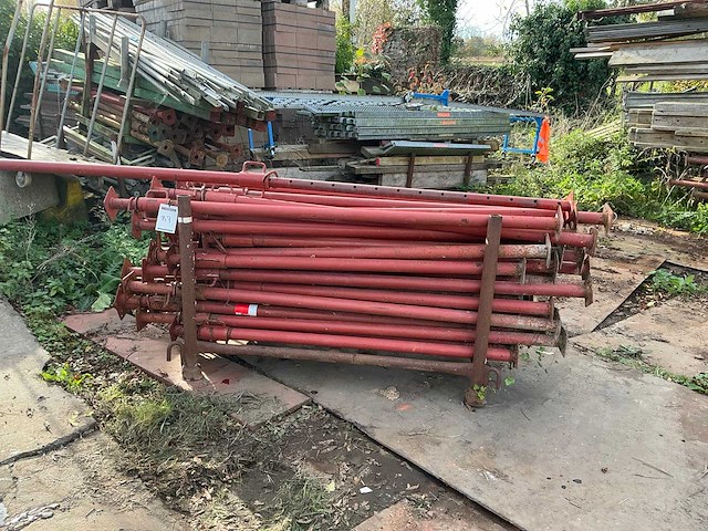 Partij schroefstempels in stapelbok - afbeelding 1 van  4