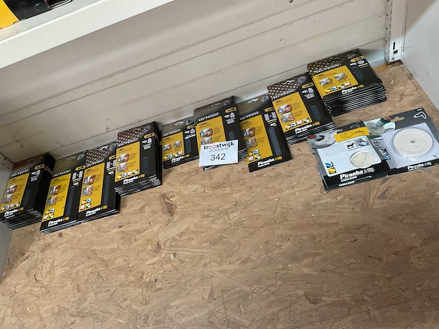 Partij schuurpapier - afbeelding 1 van  8