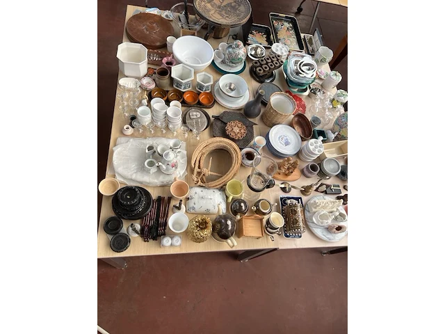 Partij servies en decoratie - afbeelding 1 van  13