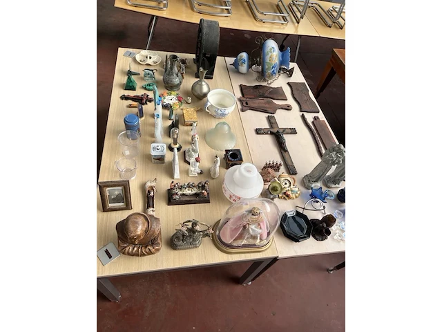 Partij servies en decoratie - afbeelding 1 van  10