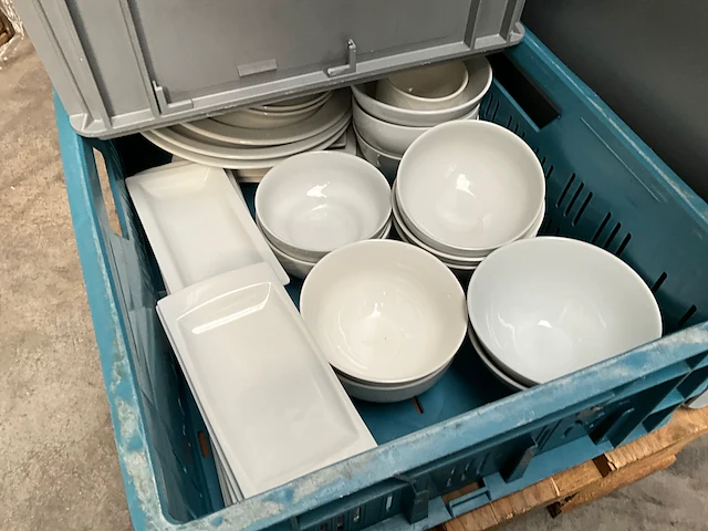 Partij servies en diversen - afbeelding 21 van  30
