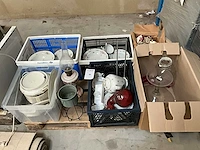 Partij servies en glaswerk - afbeelding 1 van  7