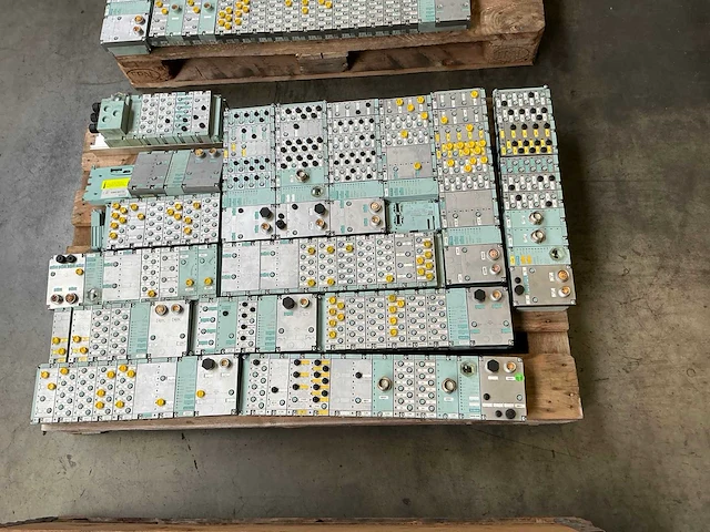 Partij siemens simatic pneumatische modules - afbeelding 9 van  16