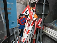 Partij signalisatie en verkeersborden met rubberen voeten - afbeelding 3 van  3
