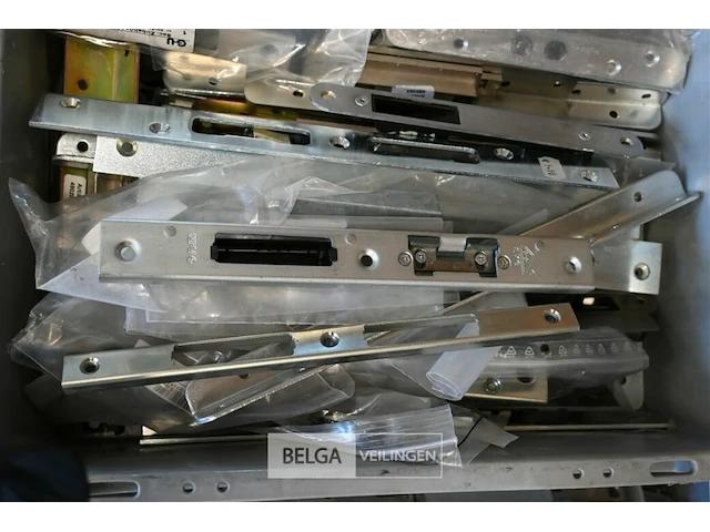 Partij sluitplaten voor hout,pvc en alu deuren - afbeelding 3 van  3