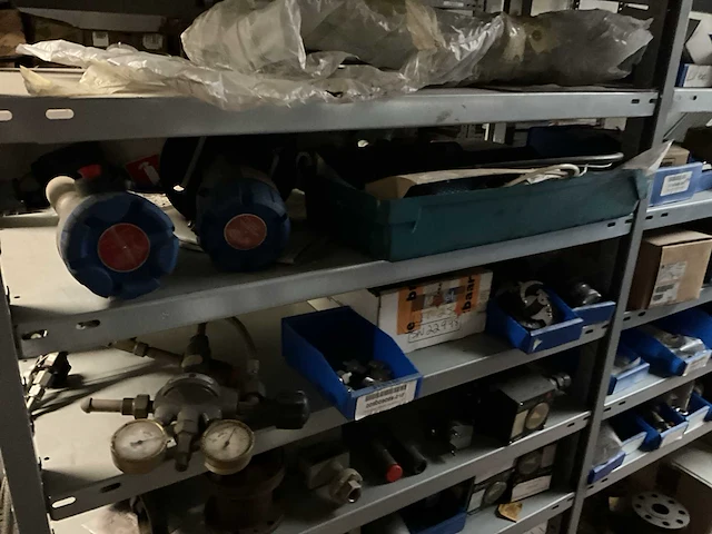 Partij spare parts - afbeelding 8 van  17