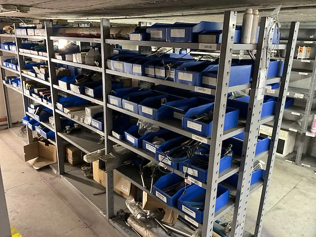 Partij spare parts - afbeelding 1 van  19