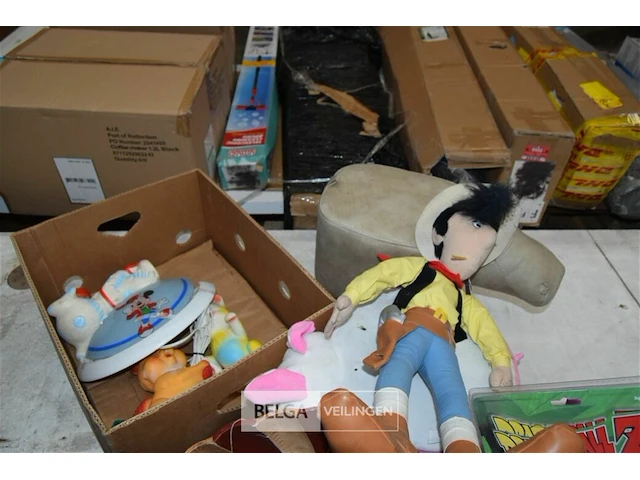 Partij speelgoed en kinderkamer versiering - afbeelding 3 van  3