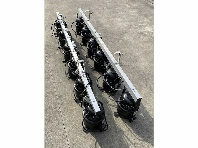 Partij stairville 6-bar met par64 short - 1kw – harting - afbeelding 1 van  5