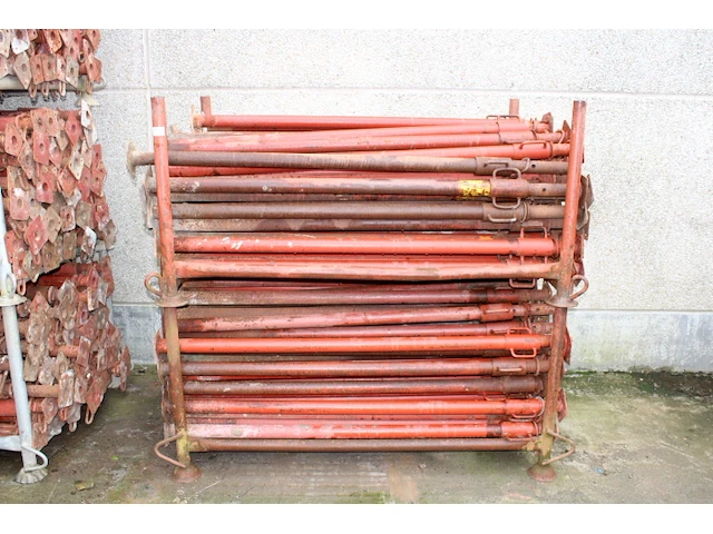 Partij stansoenen 160cm (plm 100) - afbeelding 1 van  3