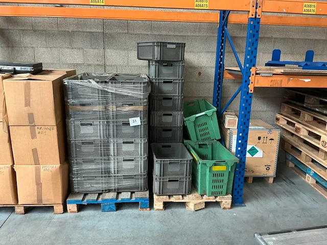 Partij stapelkratten - afbeelding 1 van  9