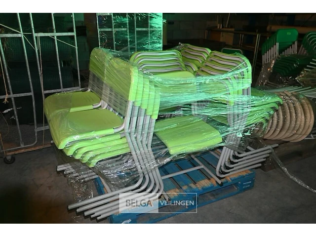 Partij stapelstoelen - afbeelding 1 van  6