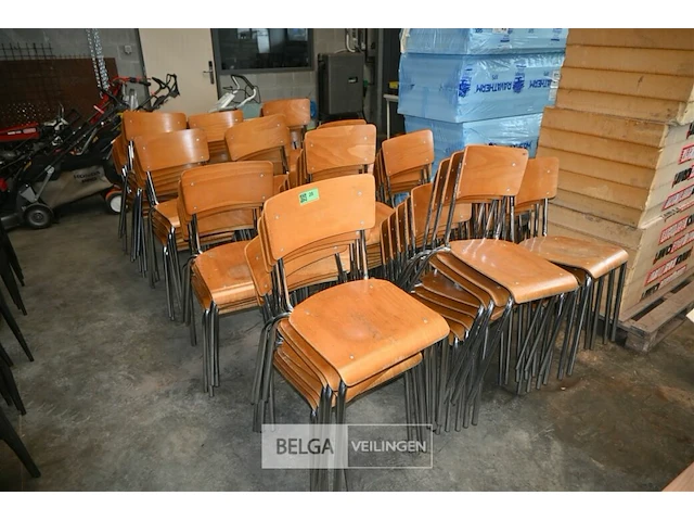 Partij stapelstoelen - afbeelding 1 van  5