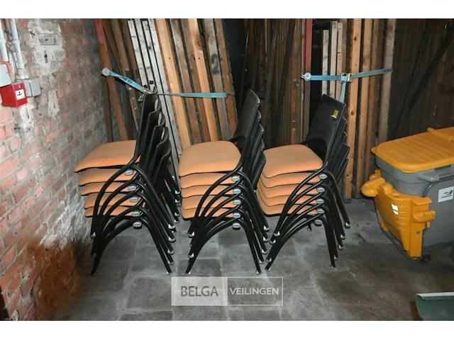 Partij stapelstoelen - afbeelding 1 van  5