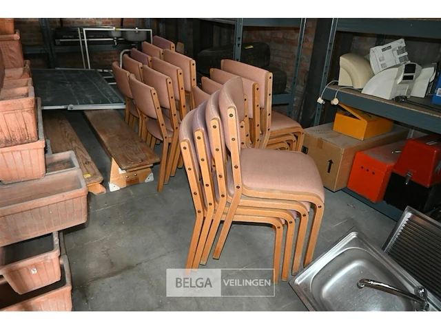 Partij stapelstoelen - afbeelding 1 van  4