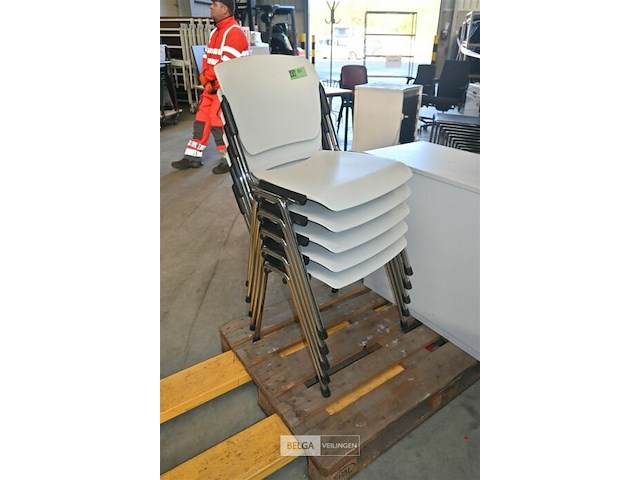 Partij stapelstoelen - afbeelding 1 van  4