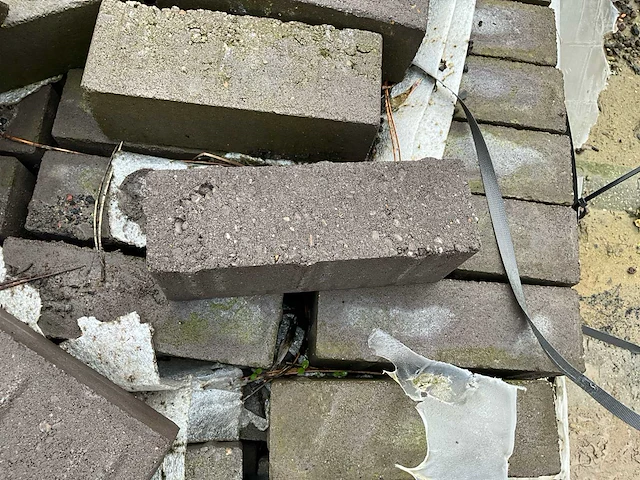 Partij stenen bestrating - afbeelding 3 van  3