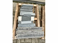 Partij stenen, venstertabletten en plinten. - afbeelding 3 van  23