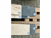 Partij stenen, venstertabletten en plinten. - afbeelding 4 van  23