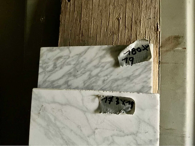 Partij stenen, venstertabletten en plinten. - afbeelding 11 van  23