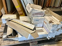 Partij stenen, venstertabletten en plinten. - afbeelding 12 van  23