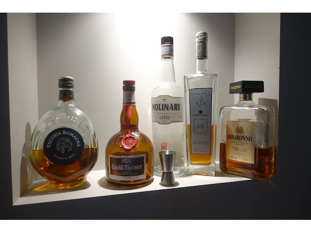 Partij sterke alcoholische dranken - afbeelding 5 van  6