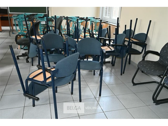 Partij stoelen - afbeelding 1 van  4