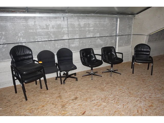 Partij stoelen - afbeelding 1 van  3