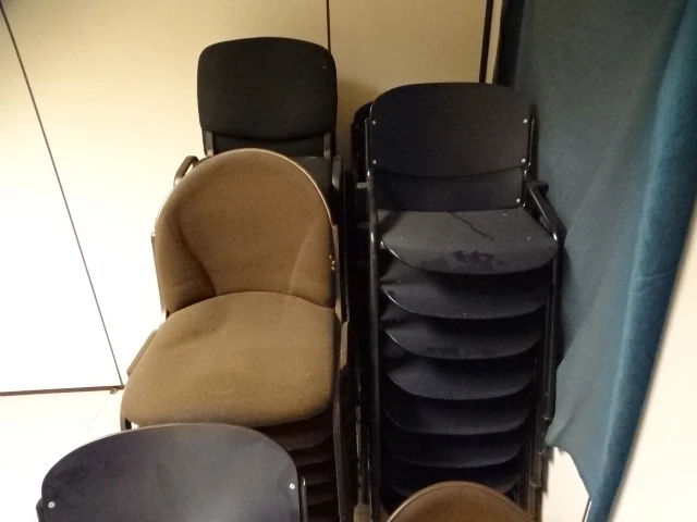 Partij stoelen - afbeelding 3 van  3
