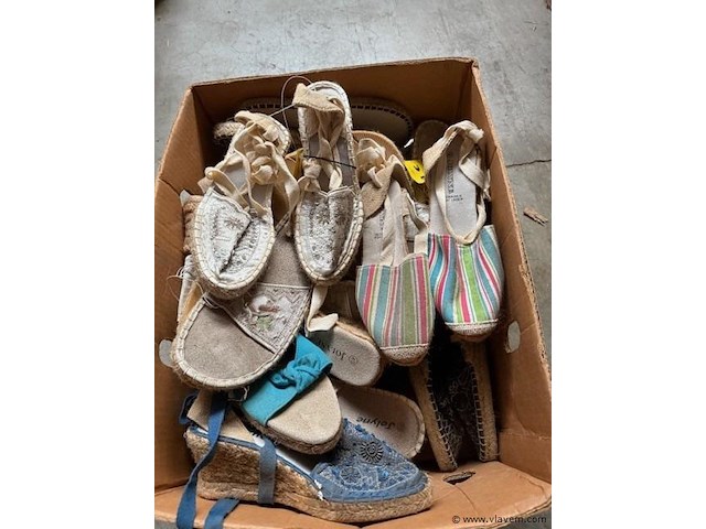 Partij strandsandalen - afbeelding 1 van  2