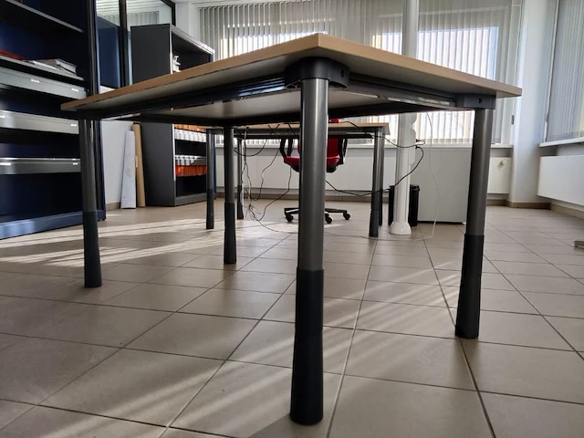 Partij tafels en ladenblokken - afbeelding 2 van  4