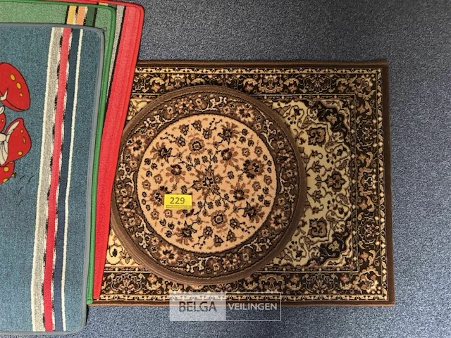 Partij tapijten en tafelonderleggers - afbeelding 3 van  4