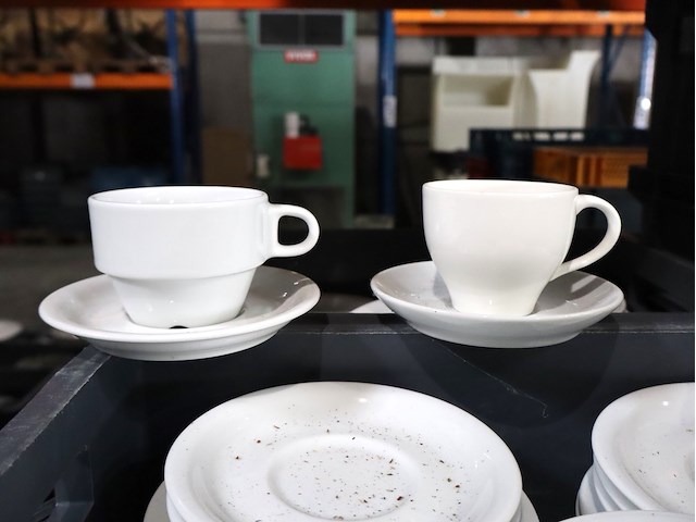 Partij tassen en ondertassen - afbeelding 1 van  5