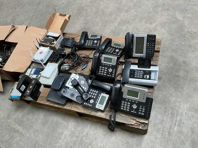 Partij telefoons - afbeelding 1 van  8