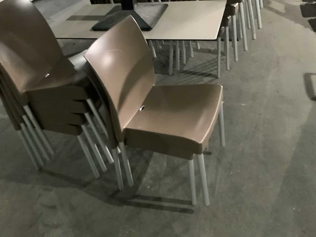 Partij terrastafels- en stoelen - afbeelding 7 van  13