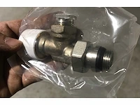 Partij thermostatische radiatorkraan verkeerd haaks 15 mm x 1/2" buitendraads (39x) - afbeelding 2 van  6