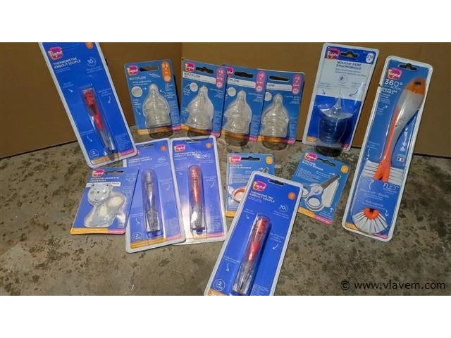 Partij tigex baby verzorgingsbenodigheden oa thermometer, spenen, ea 13 stuks - afbeelding 1 van  6