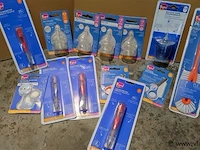 Partij tigex baby verzorgingsbenodigheden oa thermometer, spenen, ea 13 stuks - afbeelding 1 van  6