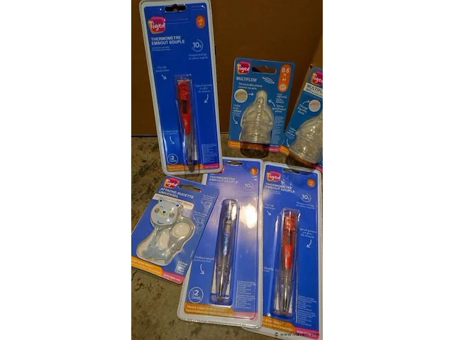 Partij tigex baby verzorgingsbenodigheden oa thermometer, spenen, ea 13 stuks - afbeelding 3 van  6