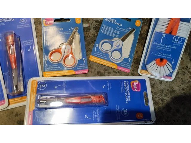 Partij tigex baby verzorgingsbenodigheden oa thermometer, spenen, ea 13 stuks - afbeelding 4 van  6