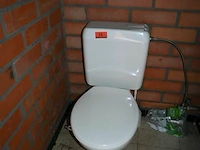 Partij toiletten en urinoirs - afbeelding 1 van  9