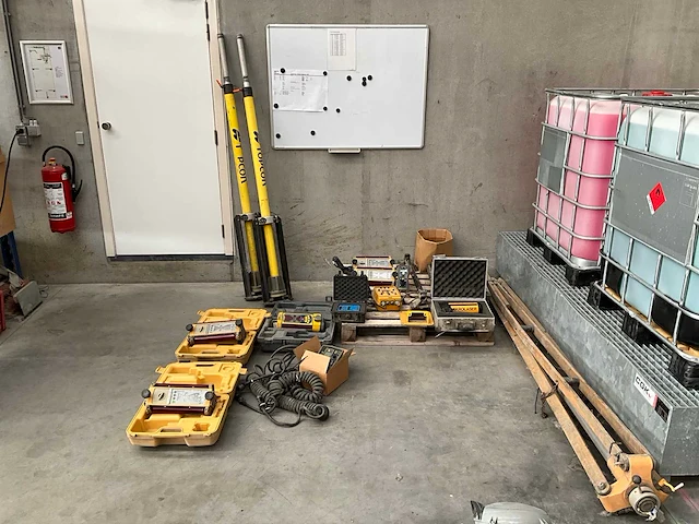 Partij topcom bouwlasers en toebehoren - afbeelding 1 van  18